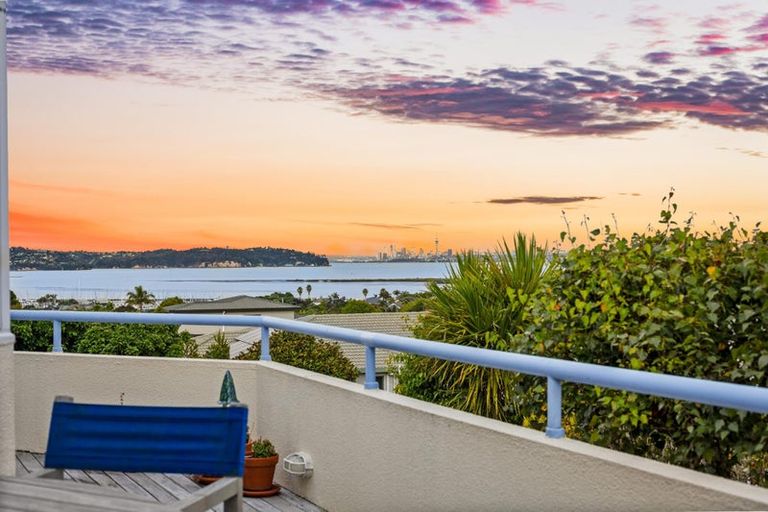 Photo of property in 32 Cherub Place, West Harbour, Auckland, 0618