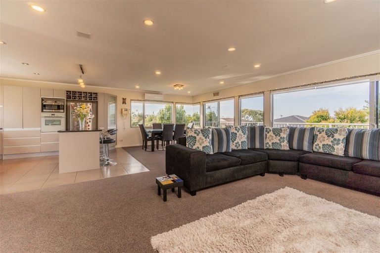 Photo of property in 4313a Great North Road, Glendene, Auckland, 0602