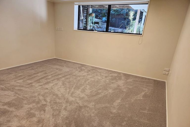 Photo of property in 102 Wiseley Road, West Harbour, Auckland, 0618