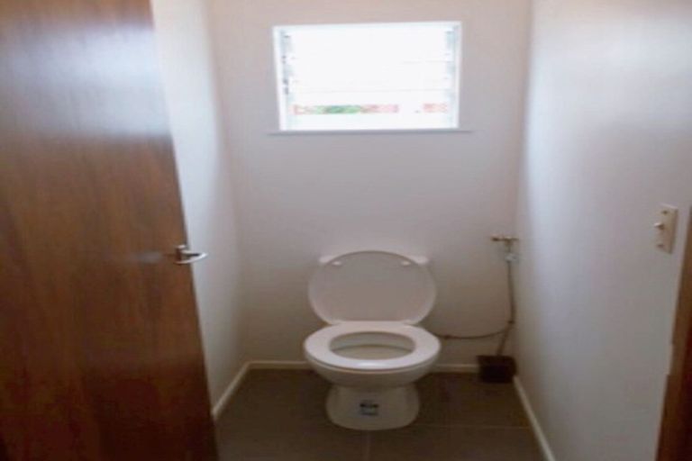 Photo of property in 3 Trinidad Road, Sunnynook, Auckland, 0620