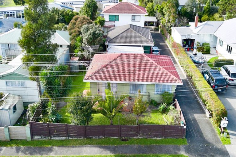 Photo of property in 1/47 Flanshaw Road, Te Atatu South, Auckland, 0610