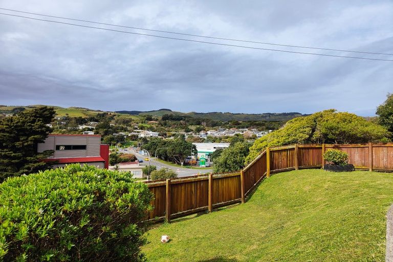 Photo of property in 3 The Drive, Tawa, Wellington, 5028