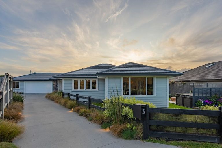 Photo of property in 3 Barbaras Way, Waikanae Beach, Waikanae, 5036