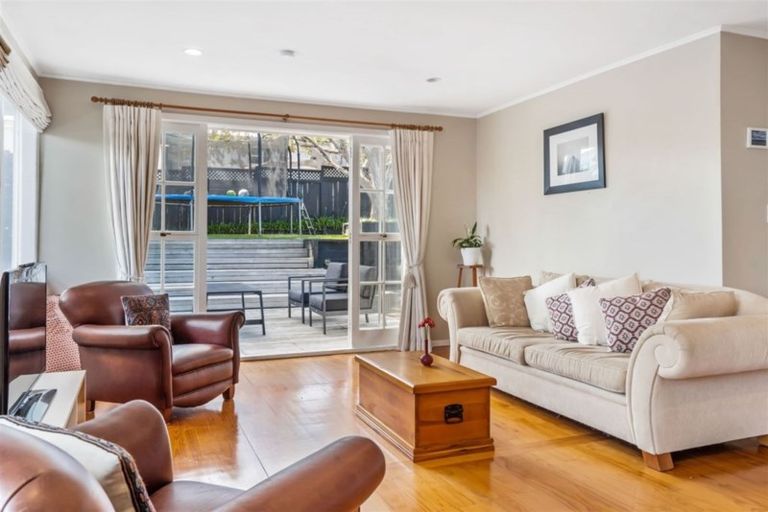 Photo of property in 2/24 Selwyn Crescent, Forrest Hill, Auckland, 0620