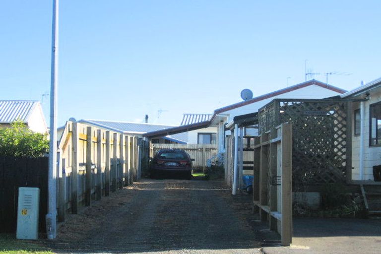 Photo of property in 9 Pukeko Street, Paraparaumu, 5032