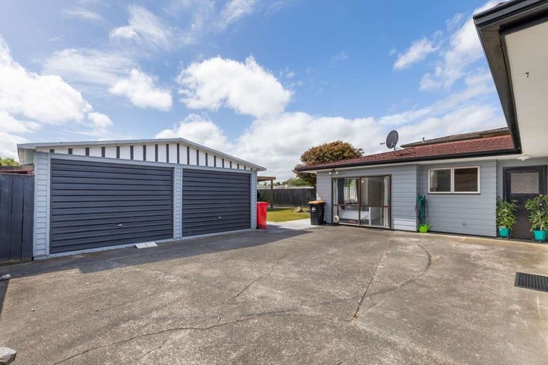 Photo of property in 30 John F Kennedy Drive, Milson, Palmerston North, 4414