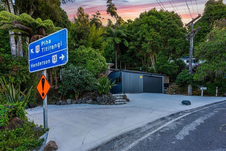 Photo of property in 894 West Coast Road, Waiatarua, Auckland, 0604