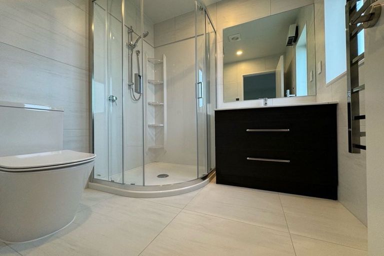 Photo of property in 40c Knightsbridge Drive, Forrest Hill, Auckland, 0620