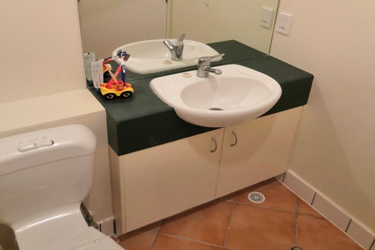 Photo of property in Terrace Tower Apartments, 10e/126 The Terrace, Wellington Central, Wellington, 6011