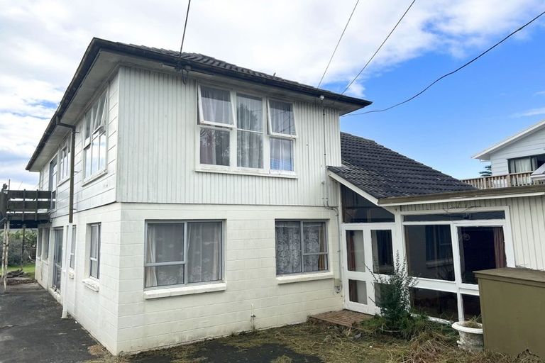 Photo of property in 1 Kelkirk Street, Kelston, Auckland, 0602
