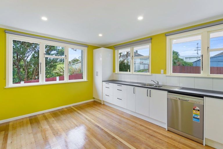 Photo of property in 5 Cheshire Street, Cannons Creek, Porirua, 5024