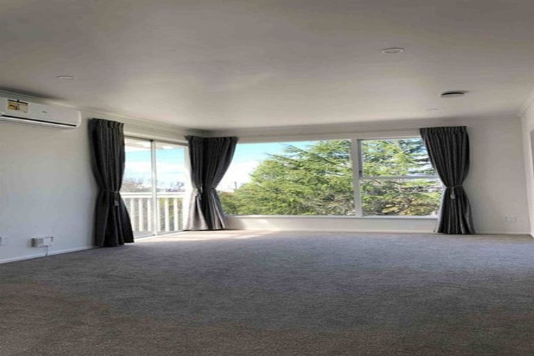 Photo of property in 11 Finlow Drive, Te Atatu South, Auckland, 0610