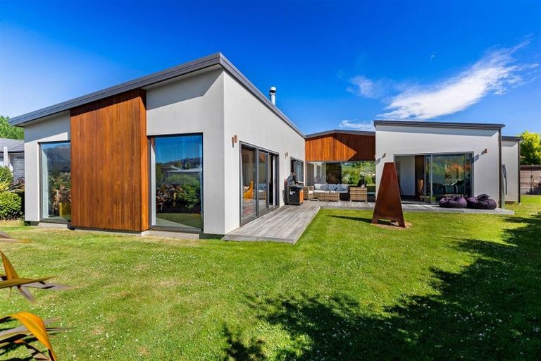 Photo of property in 18 Centre Crescent, Wanaka, 9305