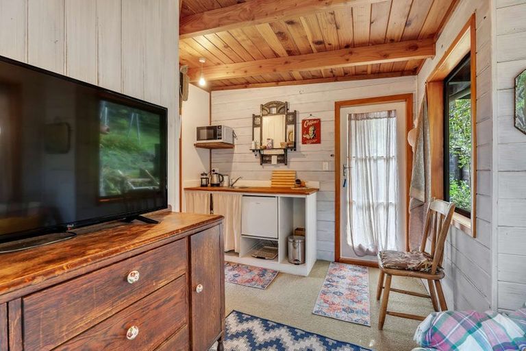 Photo of property in 5b Pohutukawa Grove, Whitianga, 3510