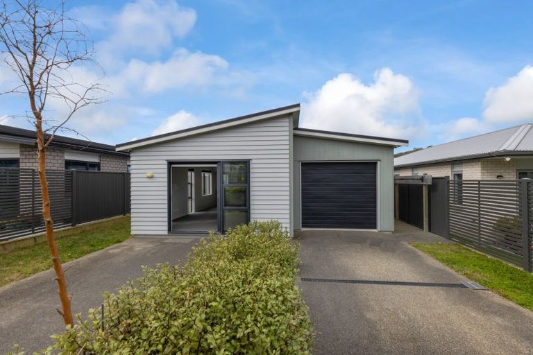 Photo of property in 10 Pihoihoi Place, Kenepuru, Porirua, 5022
