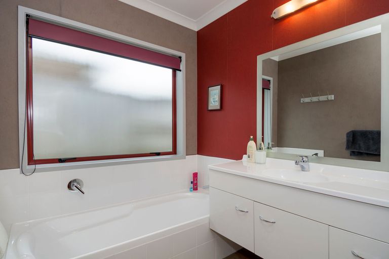 Photo of property in 2 Condor Drive, Pyes Pa, Tauranga, 3112