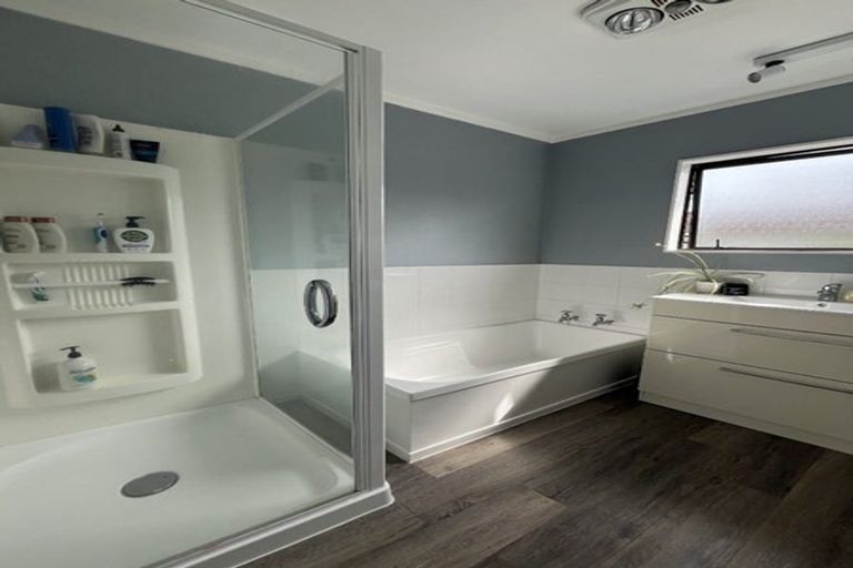 Photo of property in 58 Albatross Close, Whitby, Porirua, 5024