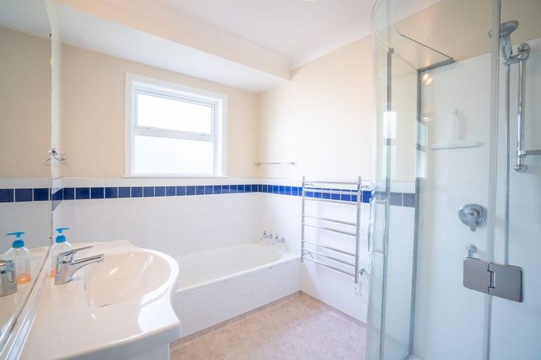 Photo of property in 12 Newcastle Street, Hokowhitu, Palmerston North, 4410