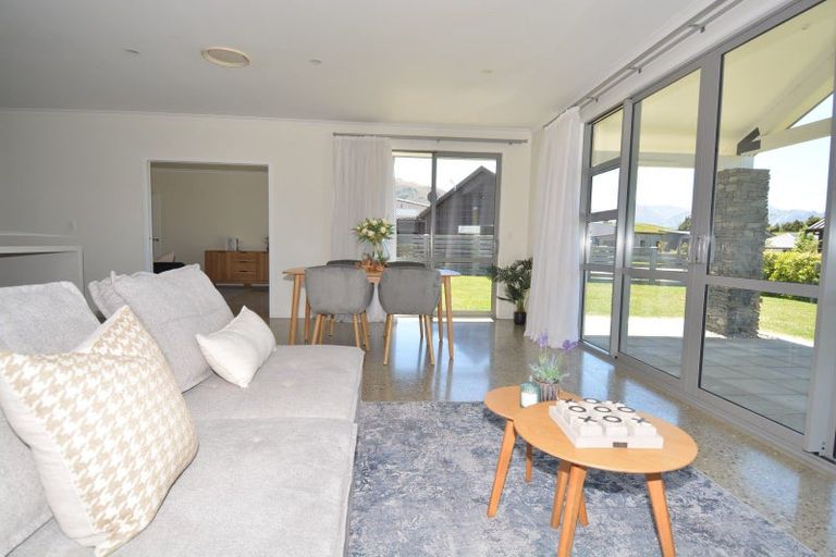 Photo of property in 4 Avalanche Place, Wanaka, 9305