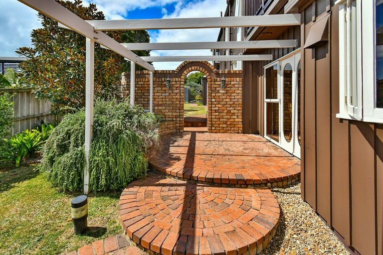 Photo of property in 19 Clyside Avenue, Half Moon Bay, Auckland, 2012