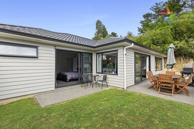Photo of property in 15 Te Awa Rere Grove, Stokes Valley, Lower Hutt, 5019