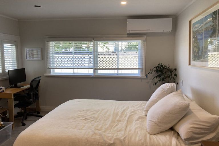 Photo of property in 20 Vincent Road, Northcote Point, Auckland, 0627