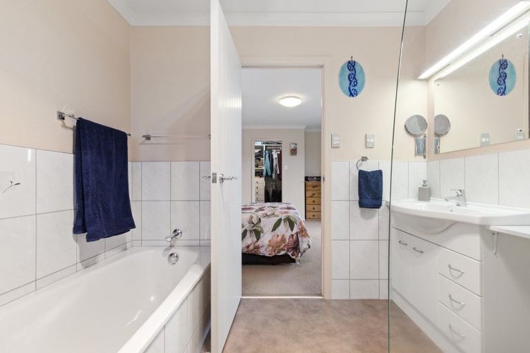 Photo of property in 10 Evans Court, Pukekohe, 2120