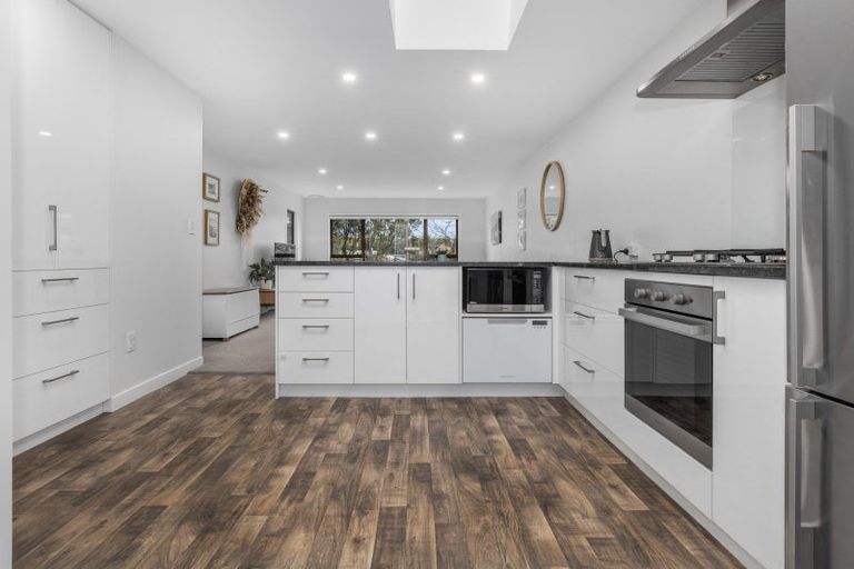 Photo of property in 2/24 Acheron Road, Paremata, Porirua, 5026