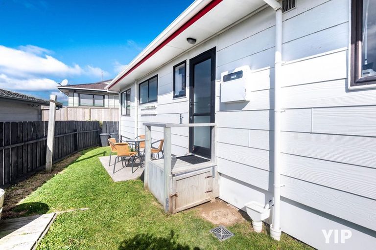 Photo of property in 37 Sunhaven Drive, Newlands, Wellington, 6037