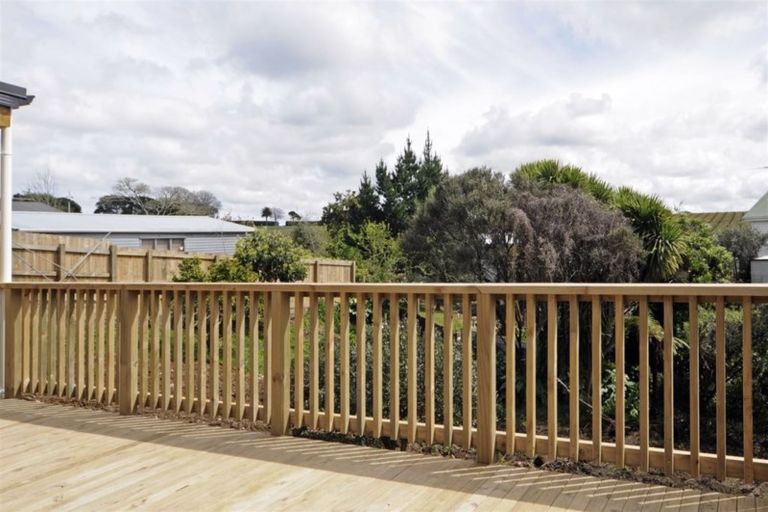 Photo of property in 4a Booth Crescent, Tuakau, 2121
