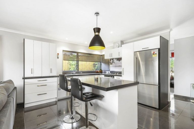 Photo of property in 15 Hollinger Place, Nawton, Hamilton, 3200