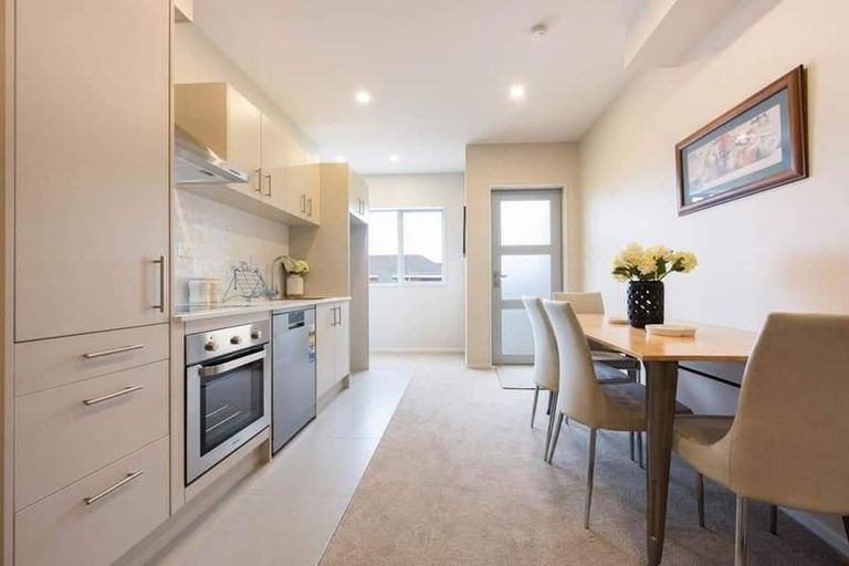 Photo of property in 24/11 Ray Small Drive, Papakura, 2110