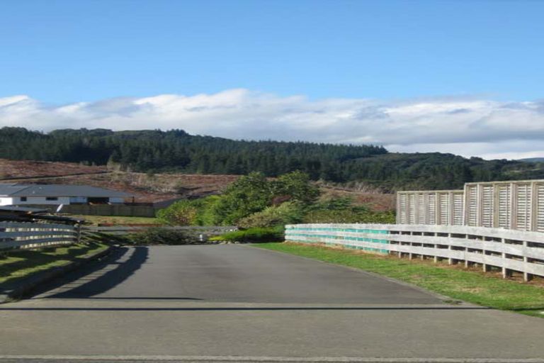 Photo of property in 76a Kirton Drive, Riverstone Terraces, Upper Hutt, 5018