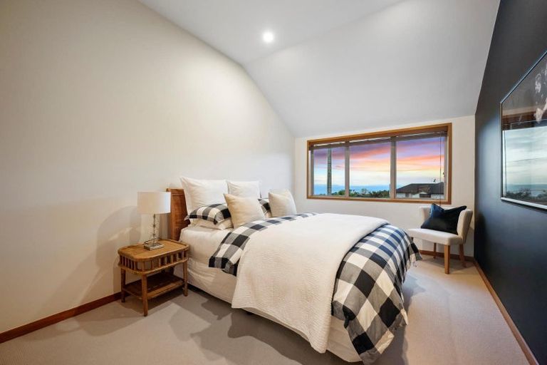 Photo of property in 2/114 Aberdeen Road, Campbells Bay, Auckland, 0620