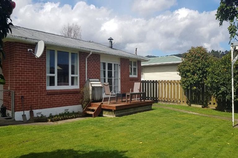 Photo of property in 15 Charles Street, Clouston Park, Upper Hutt, 5018