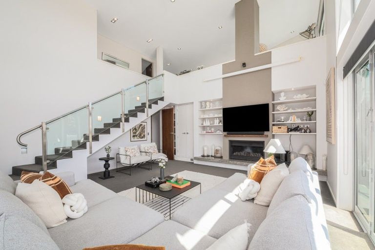 Photo of property in 32 Roys Road, Plimmerton, Porirua, 5026