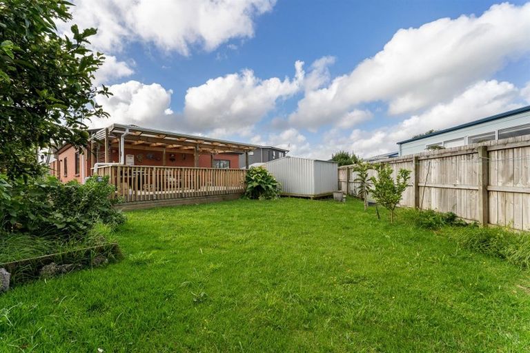Photo of property in 9 Gwendoline Avenue, Te Atatu Peninsula, Auckland, 0610