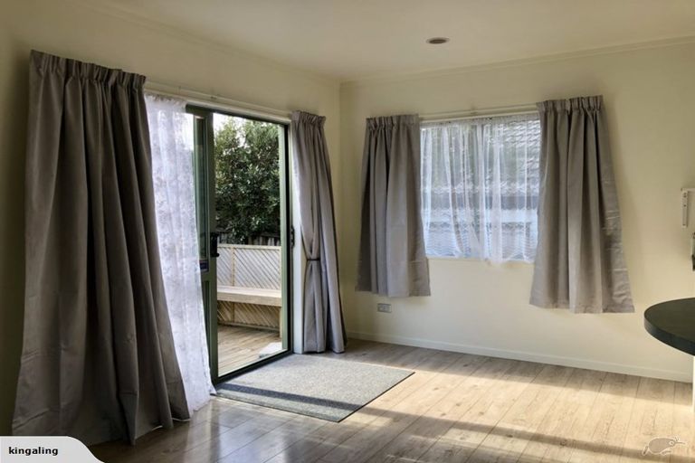Photo of property in 30 Loughanure Place, Massey, Auckland, 0614