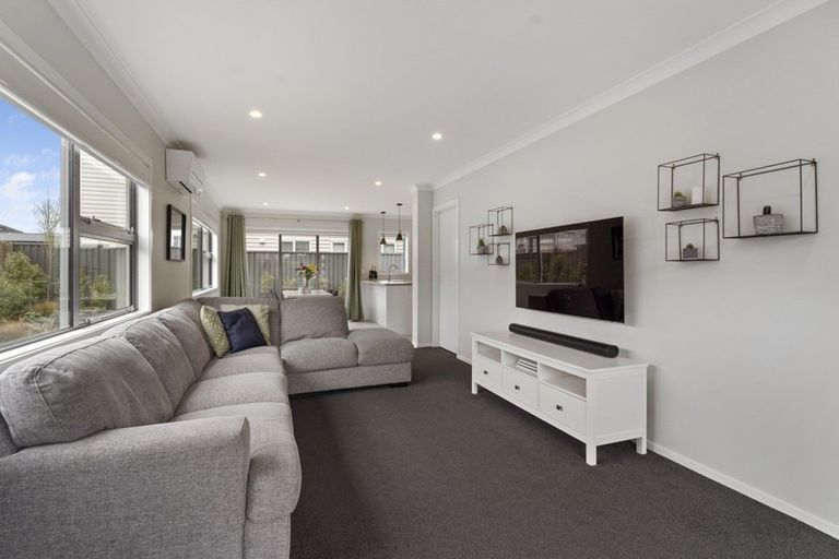 Photo of property in 10 Tieke Lane, Kenepuru, Porirua, 5022