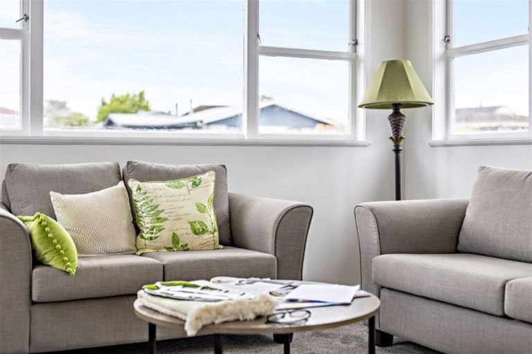 Photo of property in 13 Addington Avenue, Manurewa, Auckland, 2102