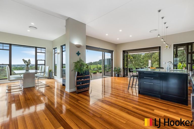 Photo of property in 39 Harry Dreadon Road, Opaheke, Papakura, 2584