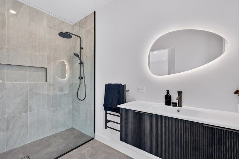 Photo of property in 21 Annie Aranui Drive, Poraiti, 4182