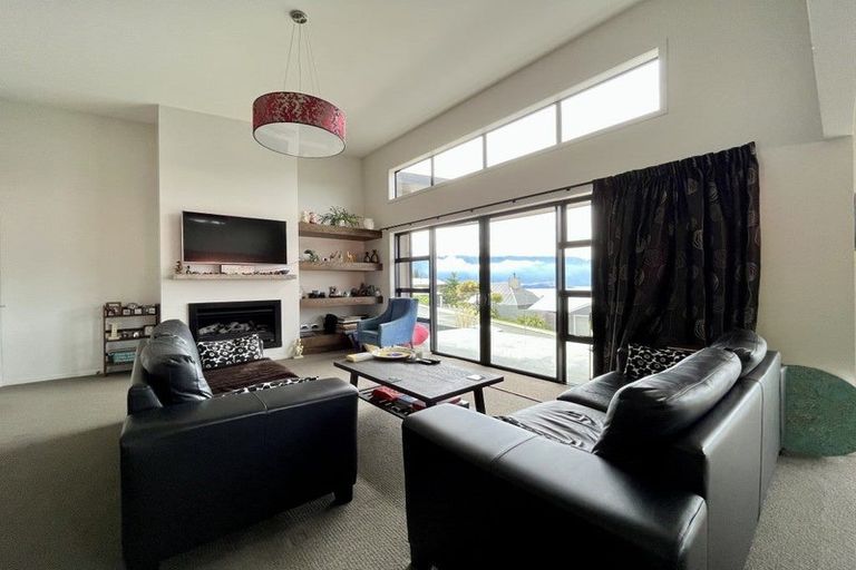 Photo of property in 70 Wynyard Crescent, Fernhill, Queenstown, 9300