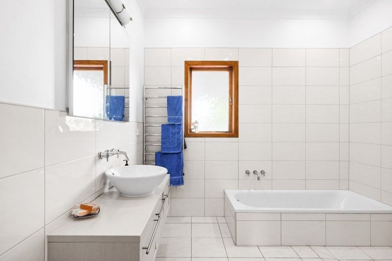 Photo of property in 52 Auckland Road, Greenmeadows, Napier, 4112