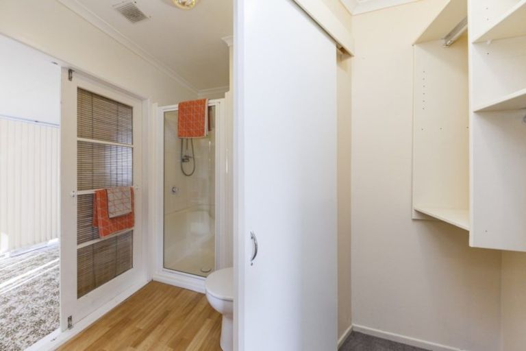 Photo of property in 37 Parkland Crescent, Terrace End, Palmerston North, 4410