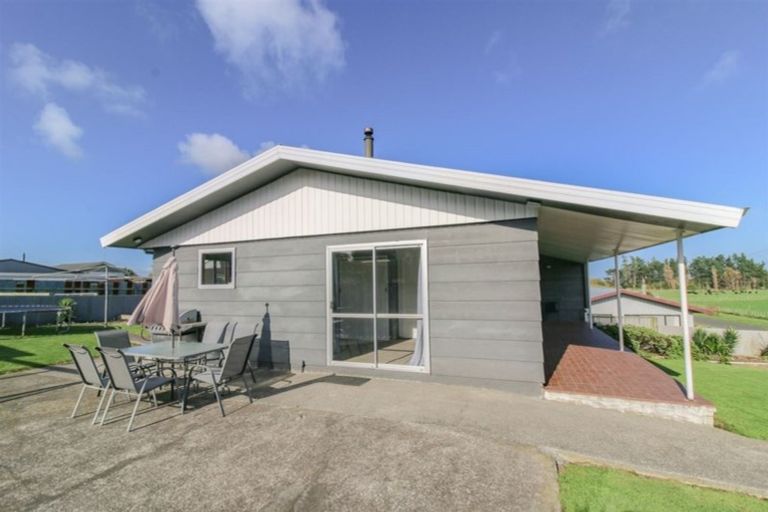 Photo of property in 16 Swinbourne Street, Waverley, 4510