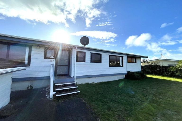 Photo of property in 25 Oratia Street, Waikanae Beach, Waikanae, 5036