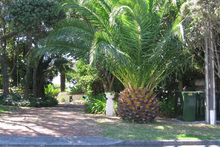 Photo of property in 12 Cliff Road, Torbay, Auckland, 0630