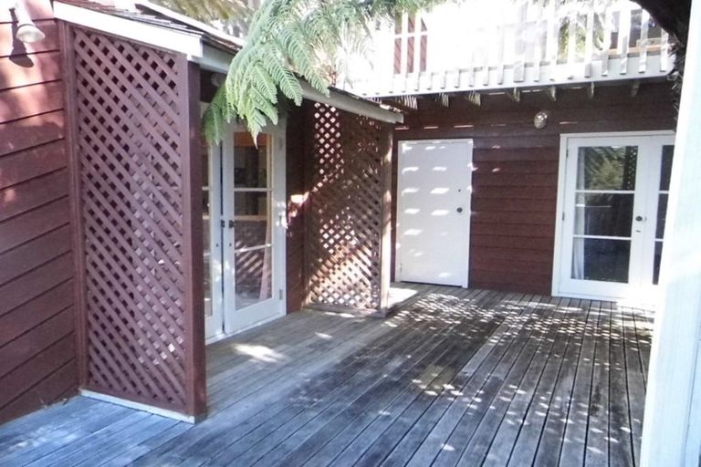 Photo of property in 5 Kekeno Grove, Tirohanga, Lower Hutt, 5010