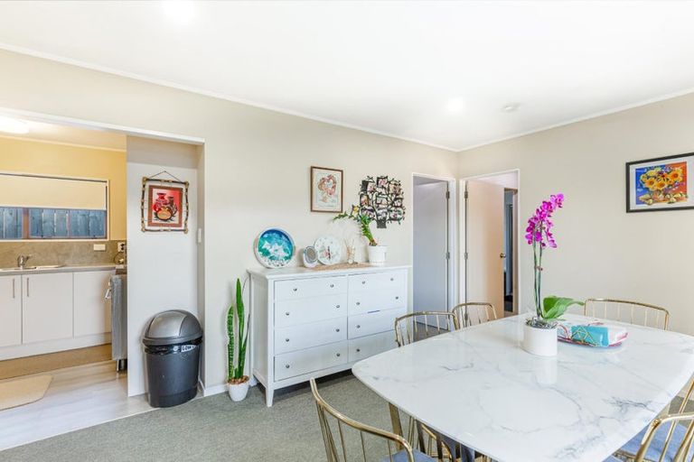 Photo of property in 2/124 Waimumu Road, Massey, Auckland, 0614